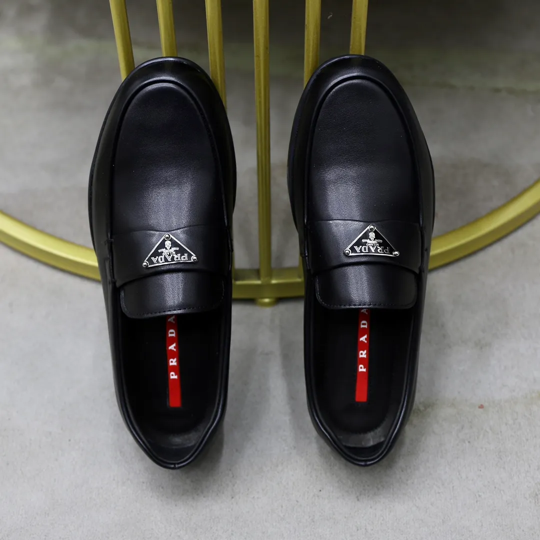 Men's shoes💰600💰Top original order Brand: PRADA (Prada) Standard code: Men's code 38/44 (45 can be customized) Grade: Same as the official website Material: Original cowhide surface, cowhide lining, original wear-resistant soft outsole Style category: Business casual slip-on shoes, young fashion, European and American trends, British style Color: actual picture color